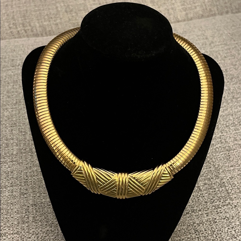 Vintage Avon Gold Tone Flexible Omega‎ Choker Necklace